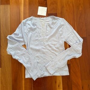 NWT Long-Sleeve Ribbed Notch-Neck Top - Light Blue Gray